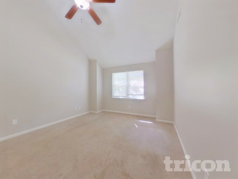 Building Photo - 235 Chattaroy Dr
