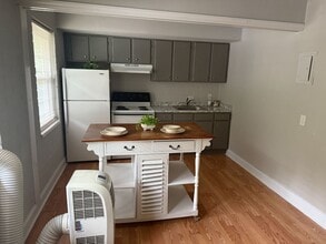 Building Photo - Charming One Bedroom Apartment In The Heart of Plaza Midwood!