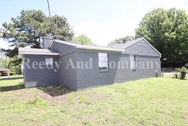 Building Photo - 324 McFarland Dr