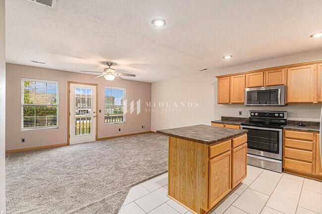 Building Photo - Southwest Omaha Townhome