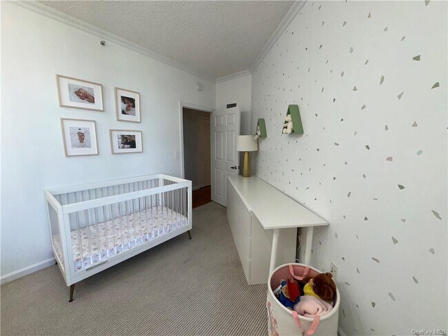 Building Photo - 300 Mamaroneck Ave