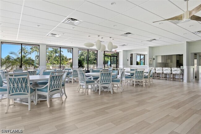 Building Photo - 555 Park Shore Dr