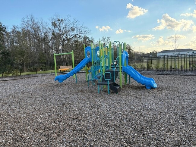 Building Photo - 2724 Skyline Lp