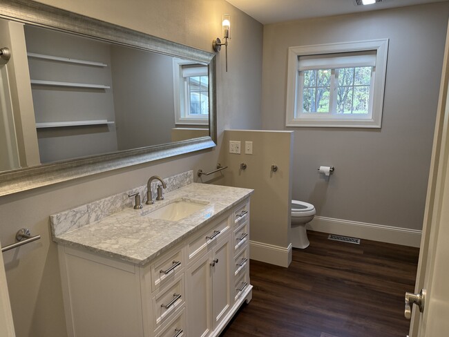 Main Level Bathroom - 4346 Deerfield Rd