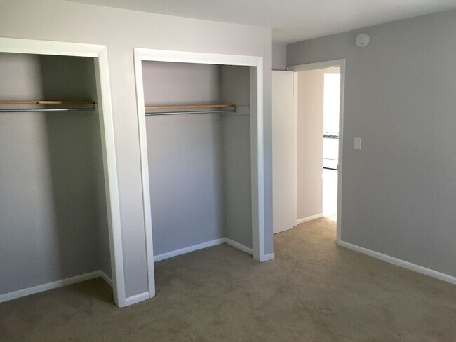 Building Photo - Amazing 2 Bed/1 Bath apartment in the hear...