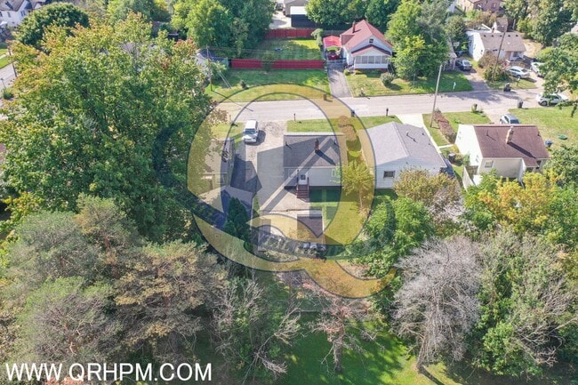 Building Photo - Available Now! - Lawn Maintenance Included