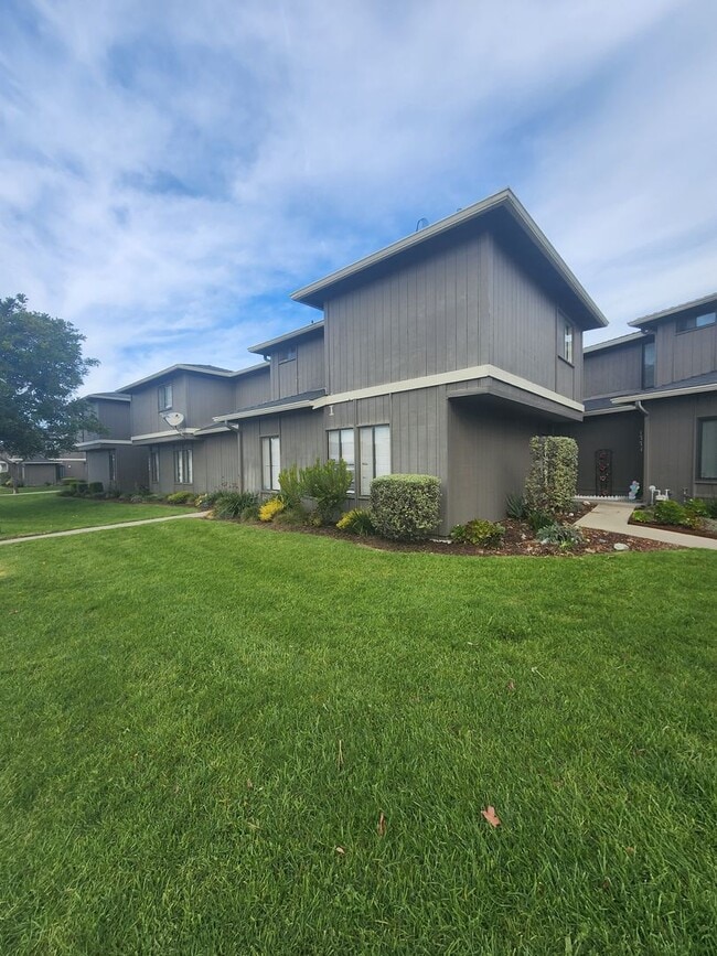 Building Photo - Comfortable 2 Bed, 2.5 Bath in Grover Beach