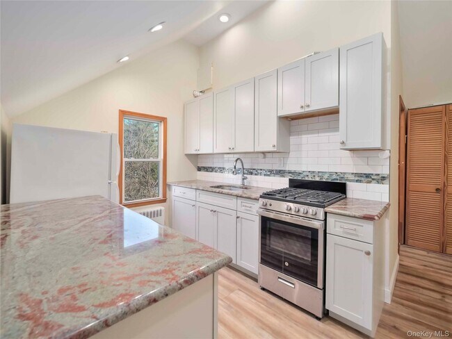 Building Photo - 42 Park Ave