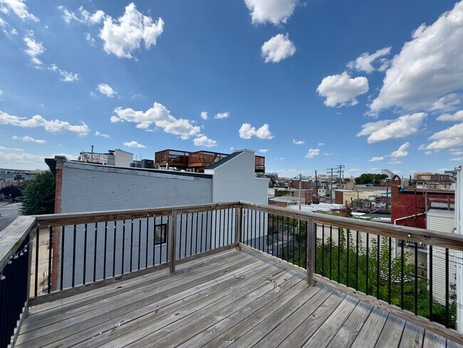 Building Photo - Elegant 3 Bedroom/3.5 Bathroom Townhome in...