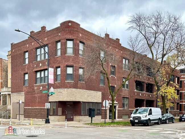 Building Photo - 951 N Hoyne Ave