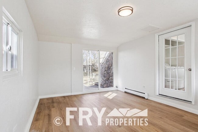 Building Photo - Spacious Sunnyside Home with Huge Yard