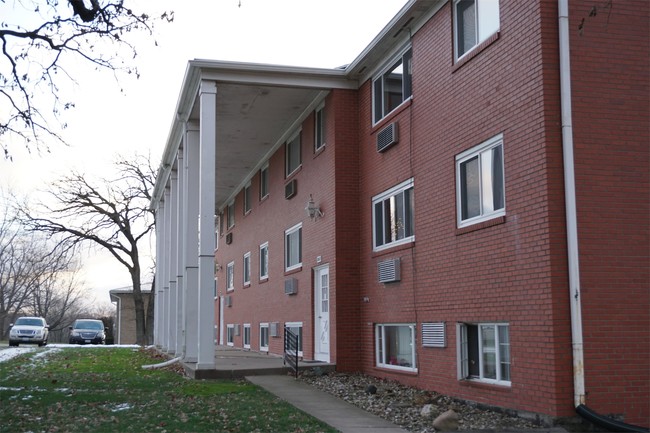 Building Photo - 2010 Cedar St