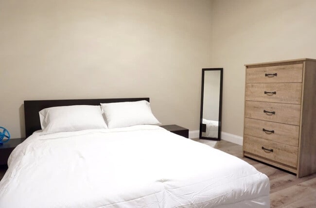 Building Photo - 148 Pearl St