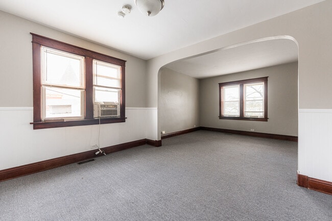 Building Photo - 114 W Park Ave