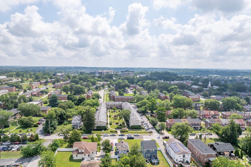Aerial Photo - Courtyard Apartments