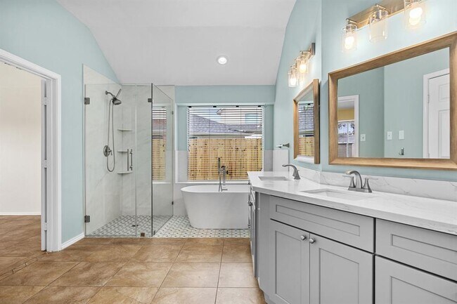 Building Photo - 4702 Forest Home Dr