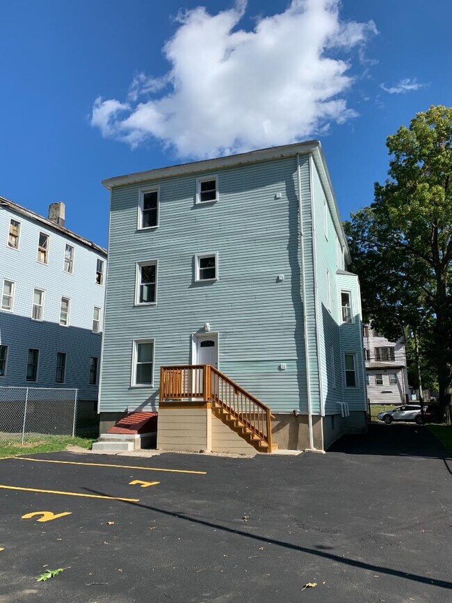 Building Photo - 97-99 Enfield St - 2FL