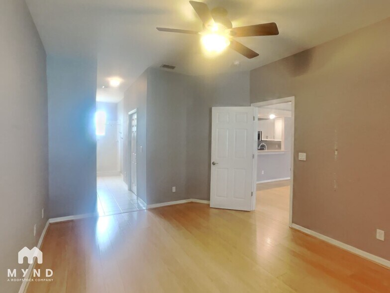 Building Photo - 5372 Neil Dr