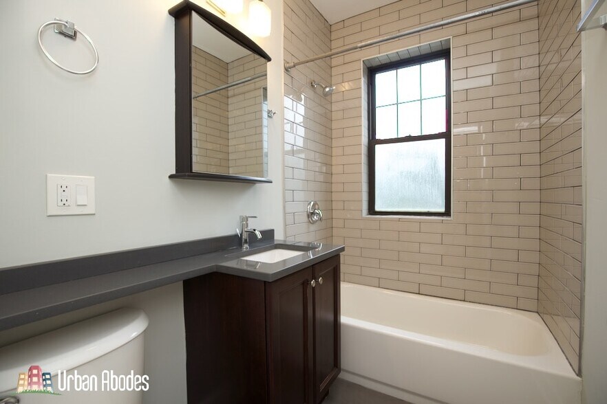 Building Photo - 3908 N Janssen Ave