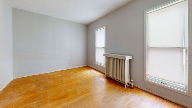 Building Photo - 629 6th St SE