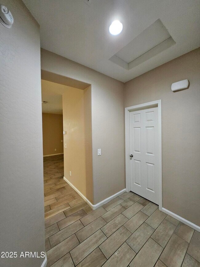 Building Photo - 7836 W Rock Springs Dr