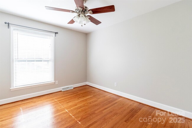 Building Photo - 6618 Castlegate Dr