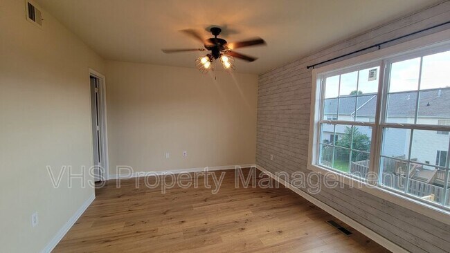 Building Photo - 553 Highland Towne Ln