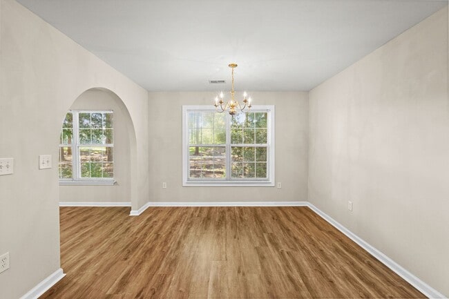 Building Photo - 4 Bed / 2 Bath Single Family Home for Rent...