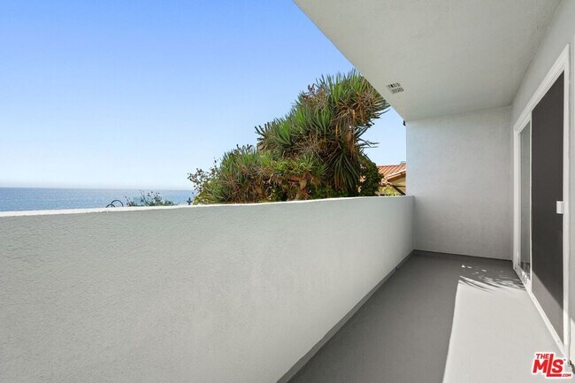 Building Photo - 18004 Coastline Dr