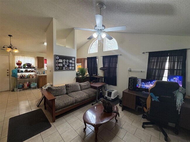 Building Photo - 8811 Pineridge Dr