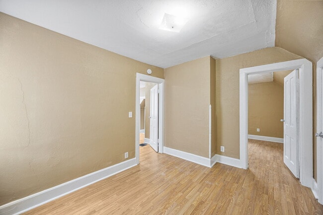 Building Photo - 744 Diamond Ave