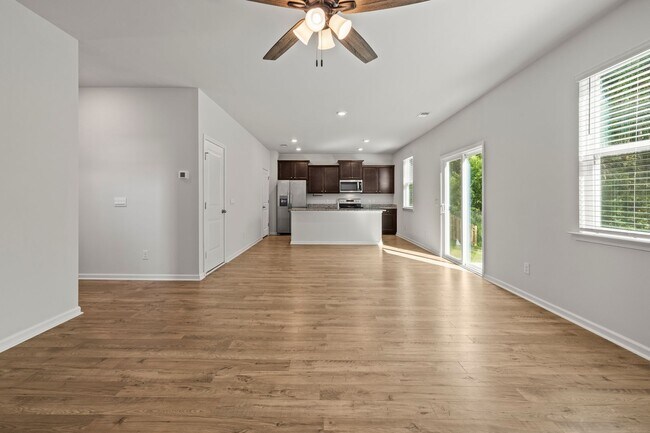 Building Photo - 4 Bedrooms Plus an Office on Cul De Sac