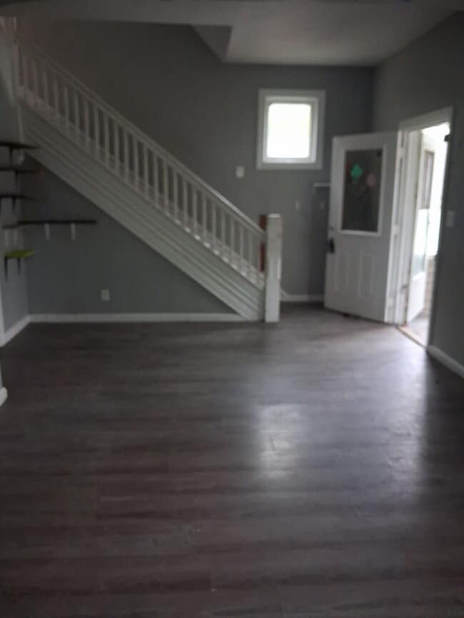 Building Photo - 512 Fairholm Ave