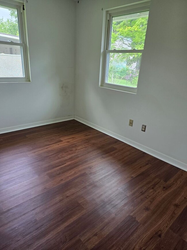 Building Photo - Adorable 2/1 House near Downtown Inverness!!!