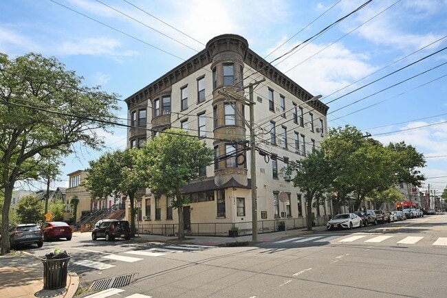 Building Photo - 193 Ogden Ave.