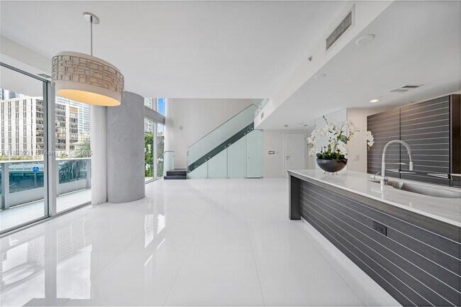 Building Photo - 200 Biscayne Blvd Way