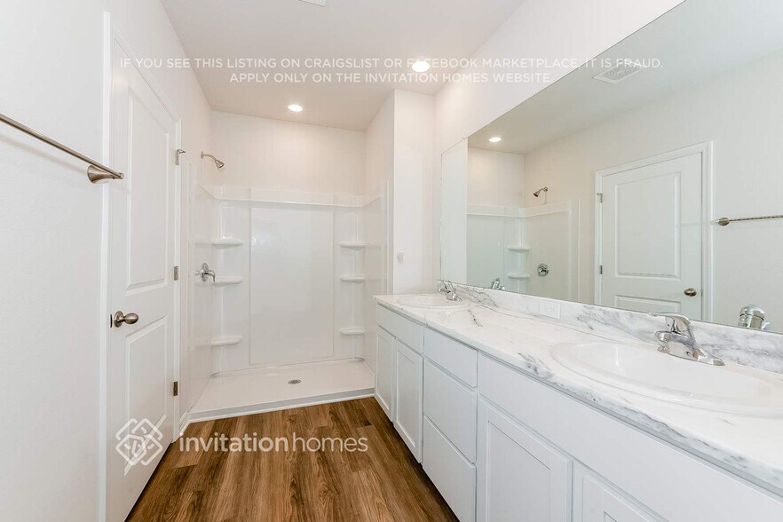 Building Photo - 7937 Majestic Palms Ct
