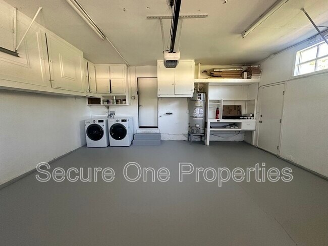 Building Photo - 23338 Los Encinos Way