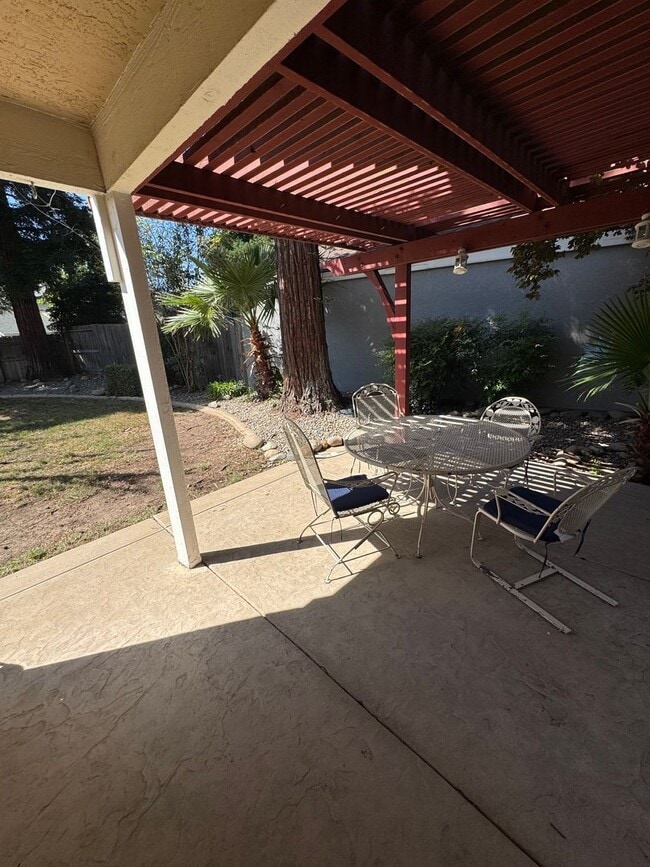 Building Photo - Freshly Painted 3 Bedroom + Loft in Desirable Elk Grove Neighborhood