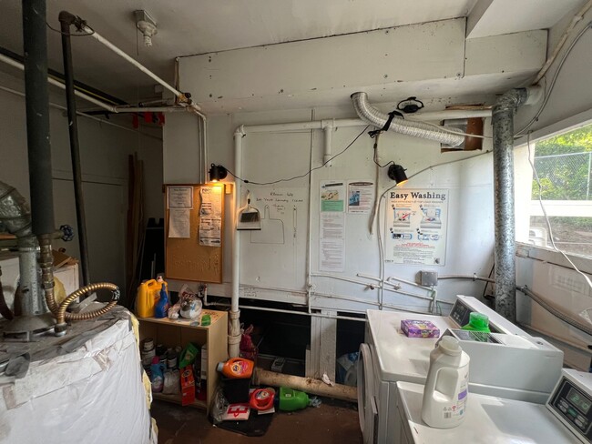 Building Photo - Studio apartment near WWU!