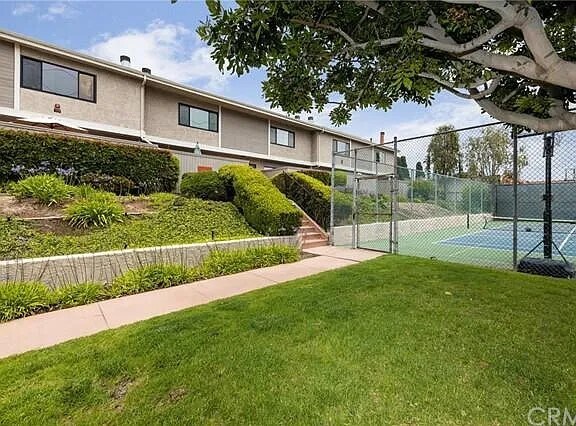 Communal Ball Court - 515 Meyer Ln