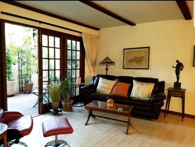 Building Photo - 8694 Villa La Jolla Dr