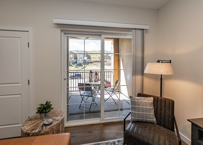 Building Photo - Westside 1 bed, 1 bath Luxury Apartment near Garden of the Gods