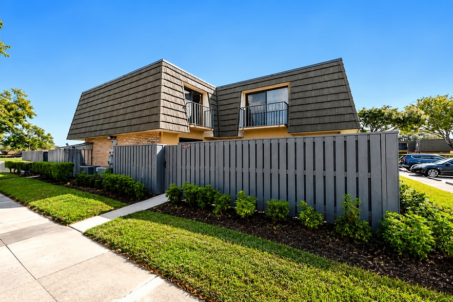 Building Photo - 1017 10th Way