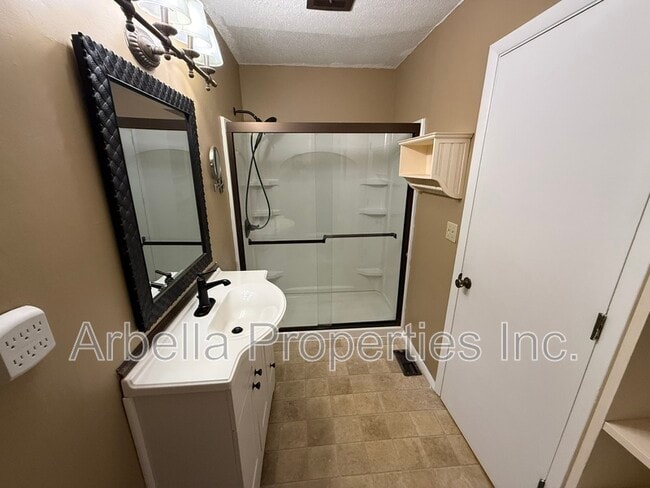 Building Photo - 2708 Granbrook Dr