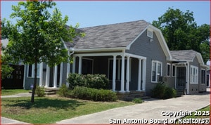 Building Photo - 1403 W Mistletoe Ave
