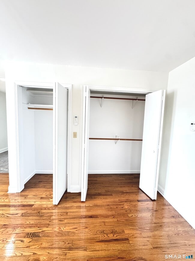 Building Photo - 93 New Canaan Ave