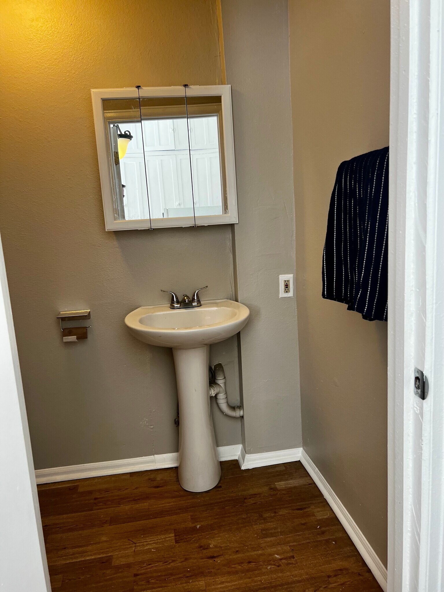 Building Photo - 211 Broadway Ave