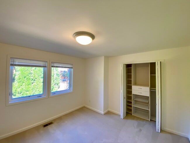 Building Photo - 4802 NE 45th St