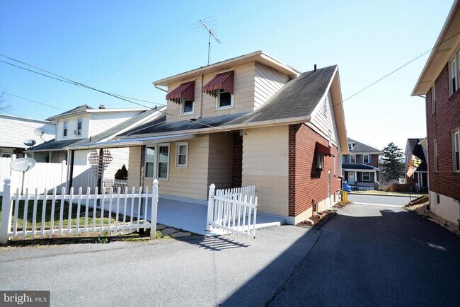 Building Photo - 623 Guilford Ave